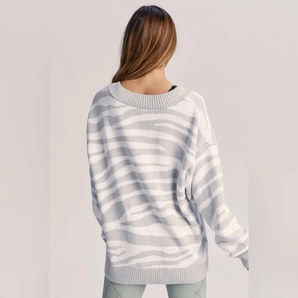 Anthropologie Varley Calvert Striped Oversized V-Neck Sweater Gray Zebra Size M - Picture 2 of 11